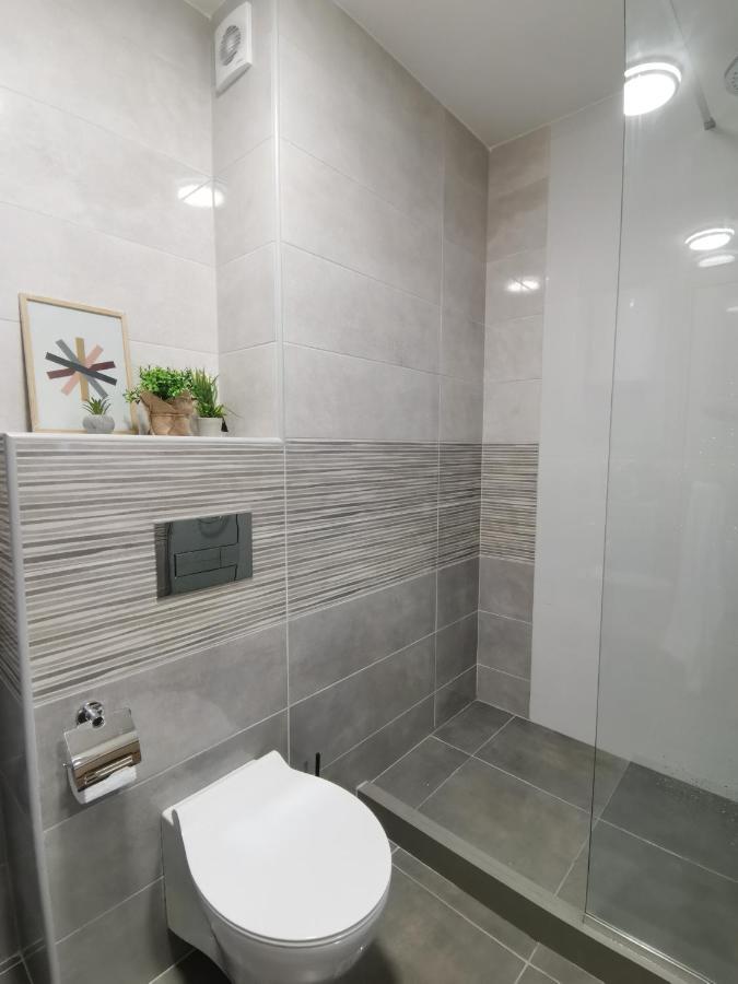 פודגוריצה Cozy One-Bedroom Apartment At Ljubovic Park מראה חיצוני תמונה